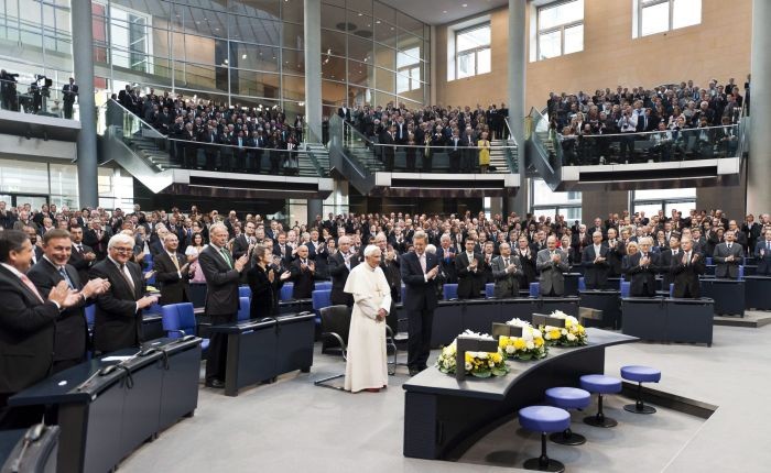 Pierwsza papieska wizyta w Bundestagu