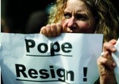Jeden z protestów przeciwko Benedyktowi XVI w Londynie.