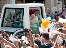 Benedykt XVI przybył do Fryburga