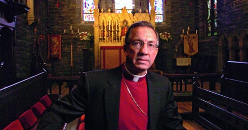 Anglikański bp David Moyer zrobił pierwszy krok w stronę jedności z Rzymem.