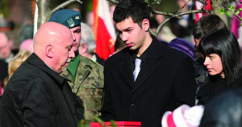 Będę się starał nie zawieść ojca – deklaruje Paweł Kurtyka (w środku).