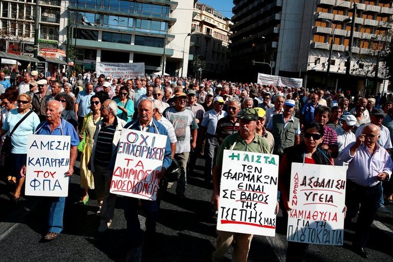 Grecja - Demonstranci zablokowali ministerstwa