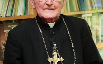 Najstarszy polski biskup wciąż z niezmąconą radością głosi słowo Boże.