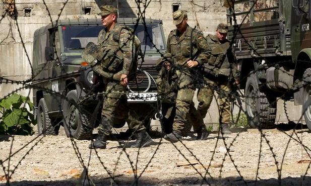 KFOR walczy o granicę