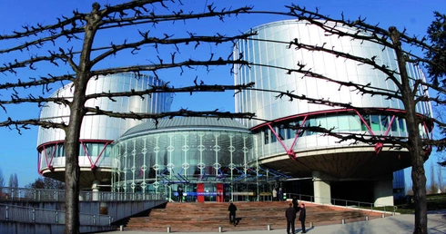 Europejski Trybunał Praw Człowieka coraz częściej feruje wyroki przypominające profesorskie wykłady.