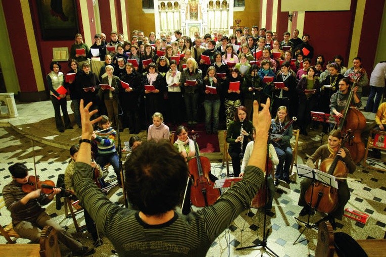 Na warsztaty liturgiczne przyjeżdżają coraz większe tłumy.