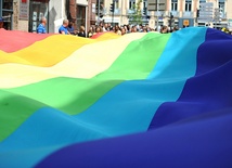 Serbia: Tu geje i lesbijki paradować nie będą