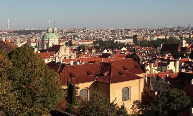 W Pradze, gdzie pomiary prowadzi się od 1775 roku, o godzinie 15 zarejestrowano 24,3 stopnia Celsjusza. 