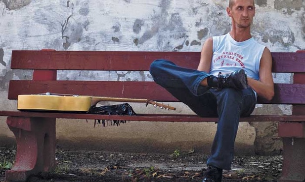 Marek „Makaron” Motyka śpiewa stare śląskie  pieśni  w formie bluesa
