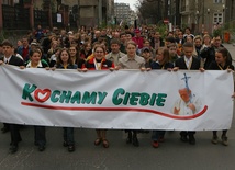 Łódź: Marsz młodych dla Jana Pawła II