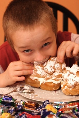 Dzieci jedzą za dużo soli i cukru