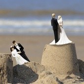 Rozwód jest przecięciem węzła małżeńskiego, kościelny proces stwierdza, że ten węzeł w ogóle nie zaistniał.