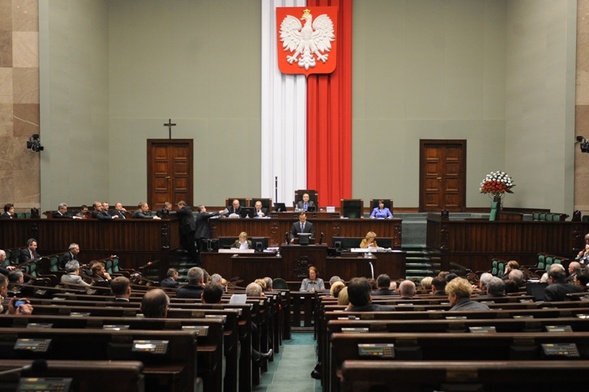 Projekt uchwały ws. krzyża jeszcze dziś