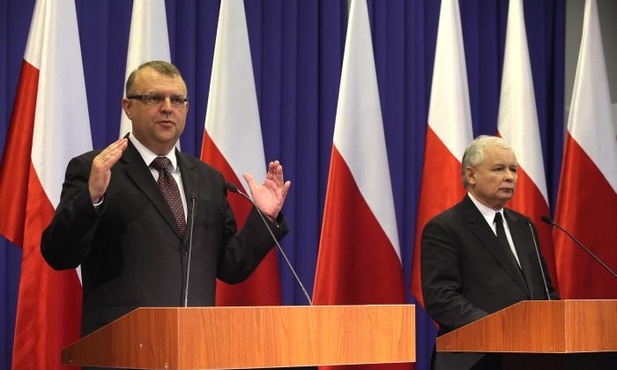 PiS: Krzyż i zmiany w regulaminie Sejmu 