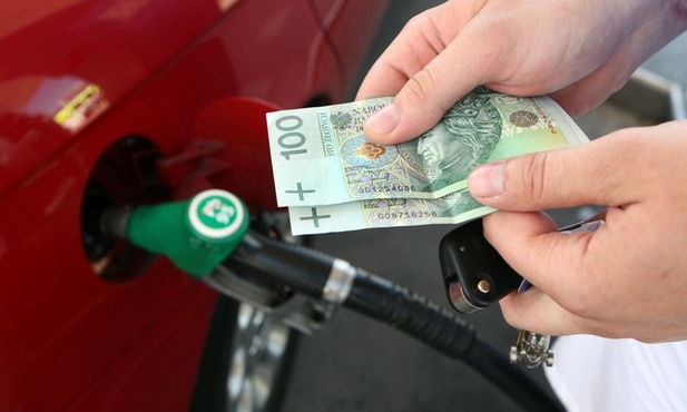 Analitycy: Paliwo tańsze nie będzie