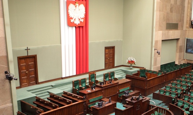 Jest wniosek o usunięcie krzyża z Sejmu