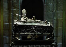 Prymas Polski tradycyjnie jest kustoszem relikwii św. Wojciecha w katedrze gnieźnieńskiej.