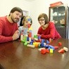 Monika i Michał Szczepanikowie z Sosnowca nie korzystają z telewizora od 6 lat (na zdjęciu z córką Zosią)