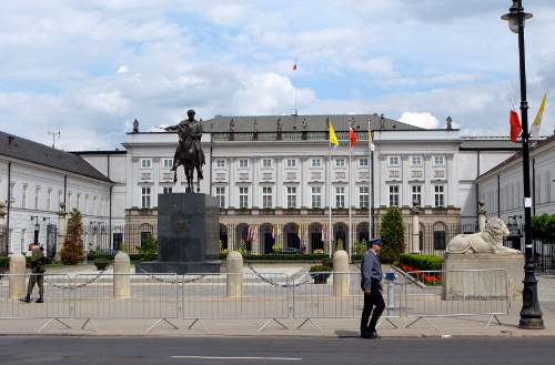 Pomink księcia Józefa Poniatowskiego przed pałacem prezydenckim
