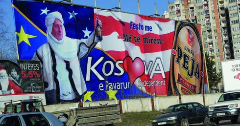 W Kosowie dominują barwy Unii Europejskiej i USA.