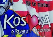 W Kosowie dominują barwy Unii Europejskiej i USA.