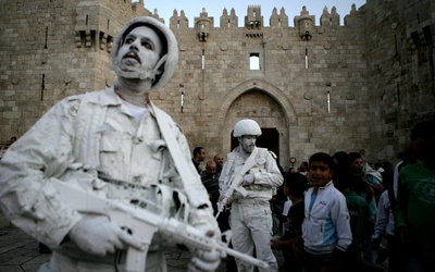 Biali żołnierze w Jerozolimie