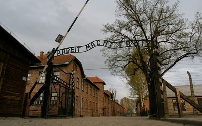 Znicze w Auschwitz