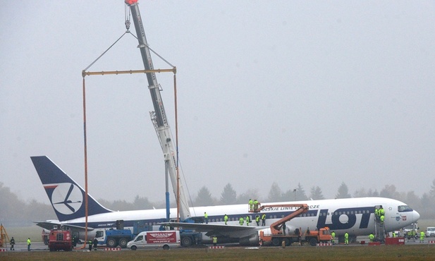 Boeing 767 odholowany