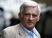 Buzek: Krzyż powinien pozostać w sejmie