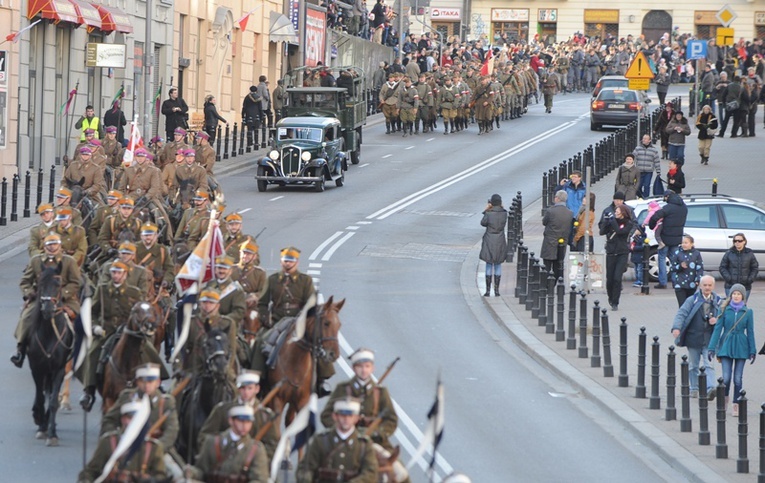 Defilada historyczna w Warszawie