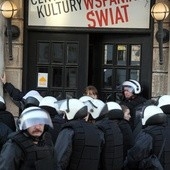 Protest pod siedzibą "Krytyki Politycznej"