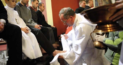 Jak można stać na uczcie?