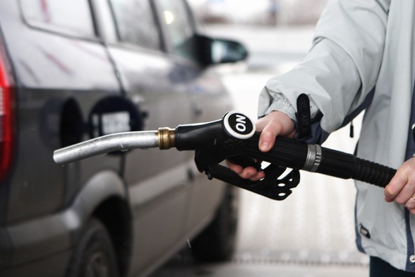 Unia podnosi nam ceny paliw