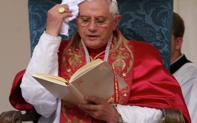 Benedykt XVI: Pedofilia to plaga