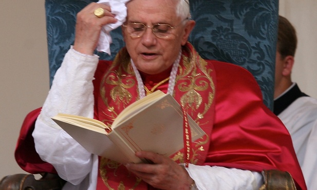 Benedykt XVI: Pedofilia to plaga