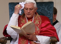 Benedykt XVI: Pedofilia to plaga