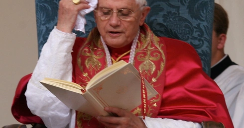 Benedykt XVI: Pedofilia to plaga