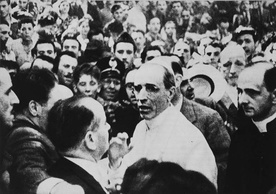 Odnaleziono film o Piusie XII pomagającym ofiarom wojny