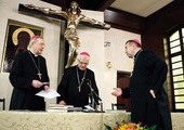 Episkopat wzywa do obrony krzyża