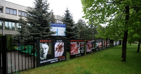 Drastyczne zdjęcia z aborcji przełamują milczenie