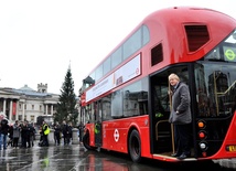 Nowy autobus w trakcie prezentacji