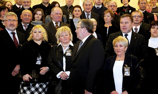 Prezydent z rodzinami poległych górników