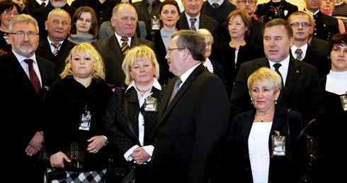 Prezydent z rodzinami poległych górników