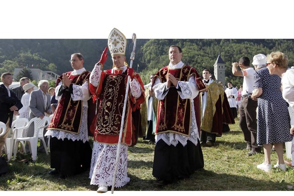 Watykan: serdeczne spotkanie z lefebrystami 