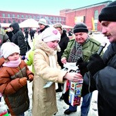 Wolontariusze pracowali przez cały dzień mimo niesprzyjającej, zimowej pogody