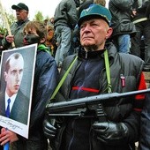 Ukraińscy nacjonaliści z portretem Stepana Bandery podczas demonstracji w Kijowie