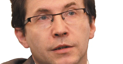 Przeciśnij się przez ucho