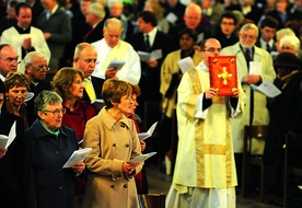 Anglikanie przechodzą na katolicyzm