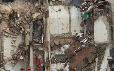 Fragmenty ciał w gruzach w Rio