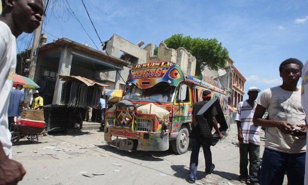 Haiti: Miejscowa policja i posiłki z Kenii rozpoczęli operację przeciwko gangom w Port-au-Prince